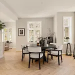 Bergen. Historic Luxury Near The Centre 빌라