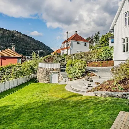 Bergen. Historic Luxury Near The Centre 빌라