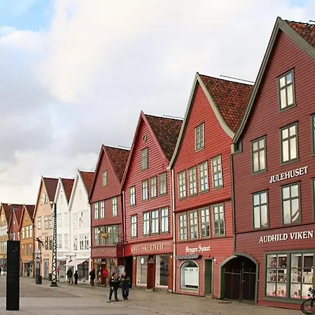 Bergen. Historic Luxury Near The Centre 别墅 *