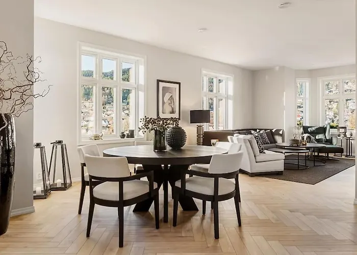Bergen. Historic Luxury Near The Centre Vila Bergen
