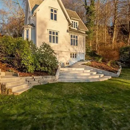 Bergen. Historic Luxury Near The Centre فيلة